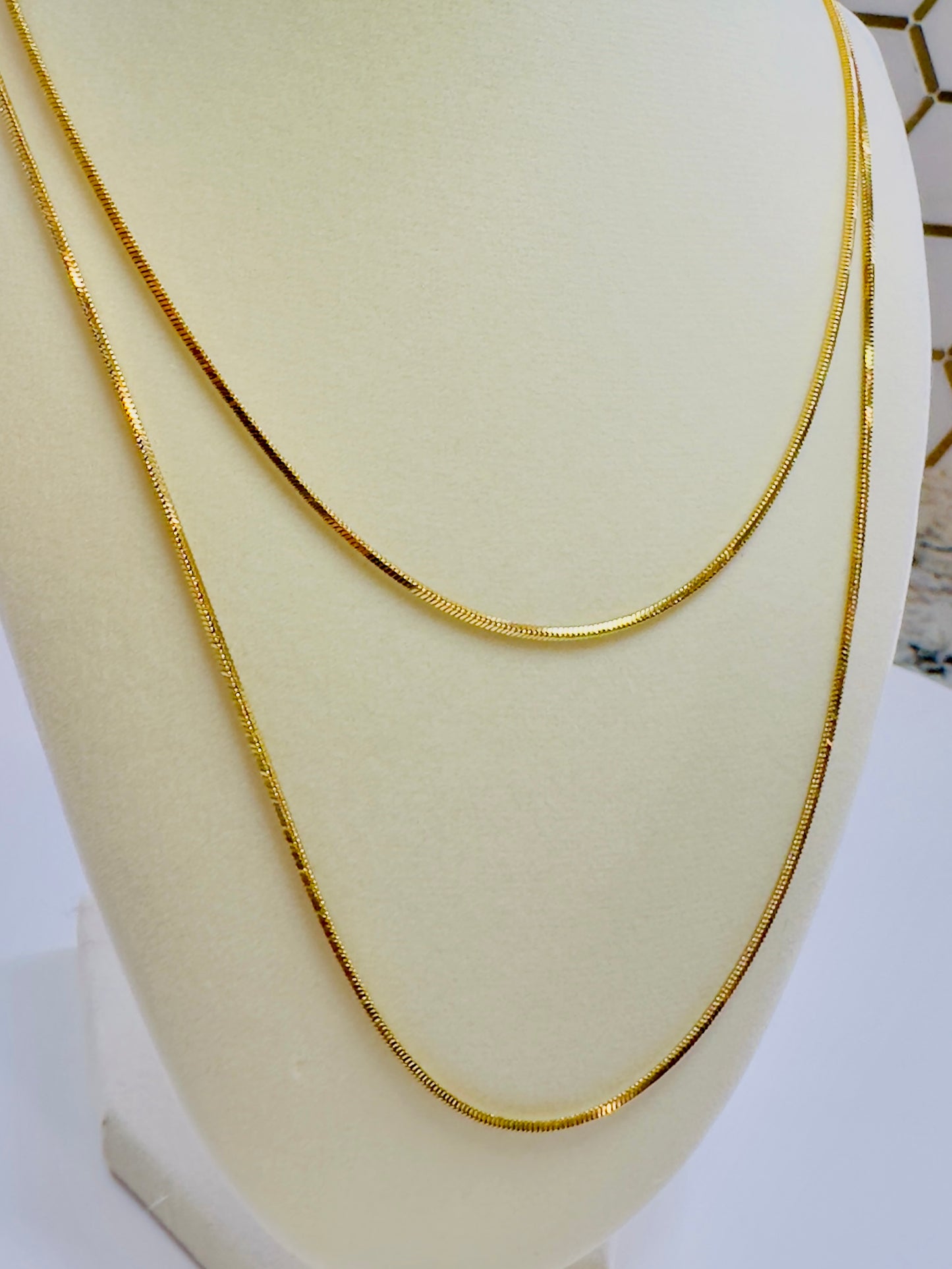 LASSO WATER RESISTANT NECKLACE