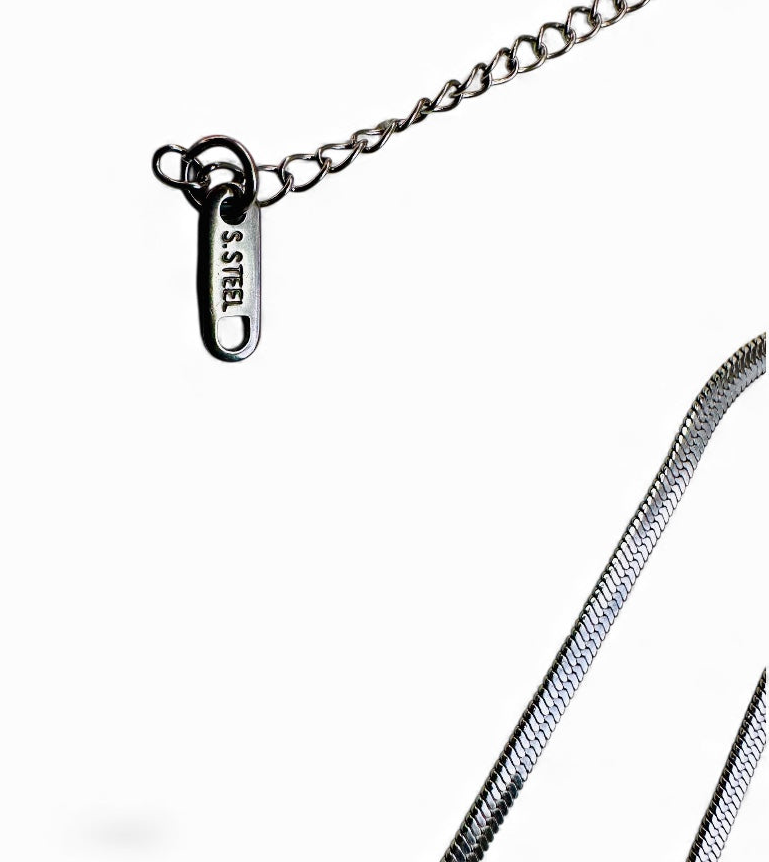 LADY LUCK WATER-RESISTANT NECKLACE