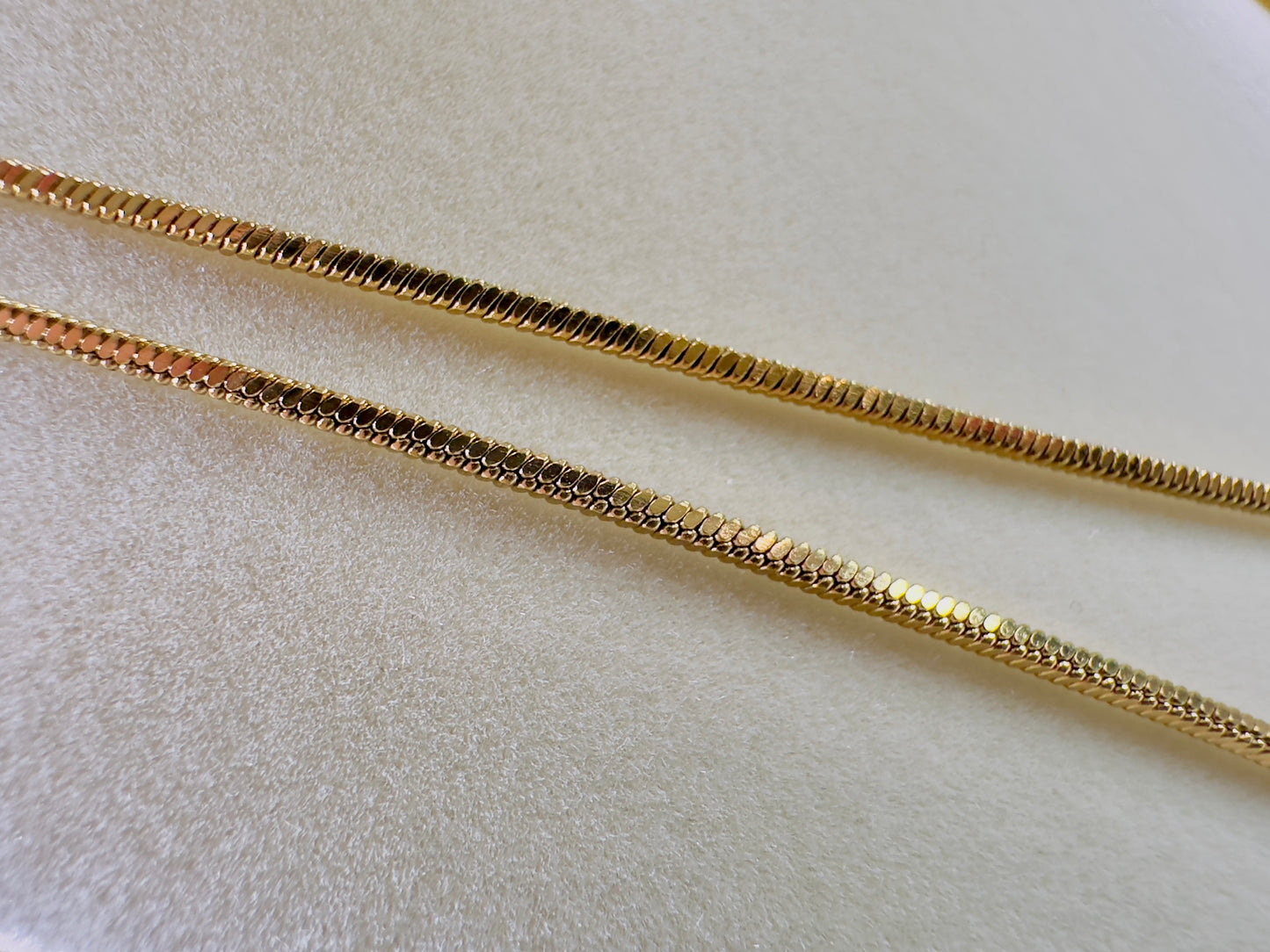 LASSO WATER RESISTANT NECKLACE